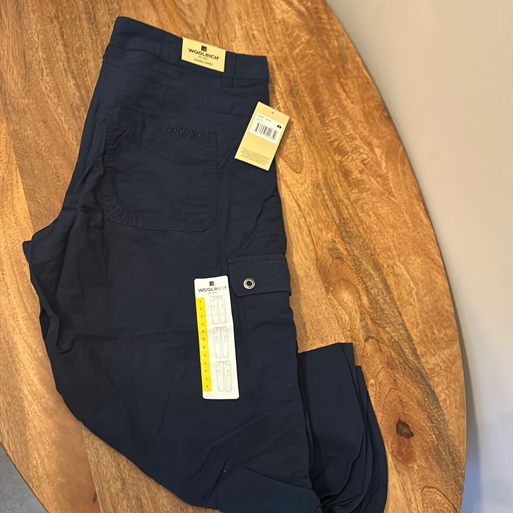 Women’s NWT navy woolrich hiking capris sz 8